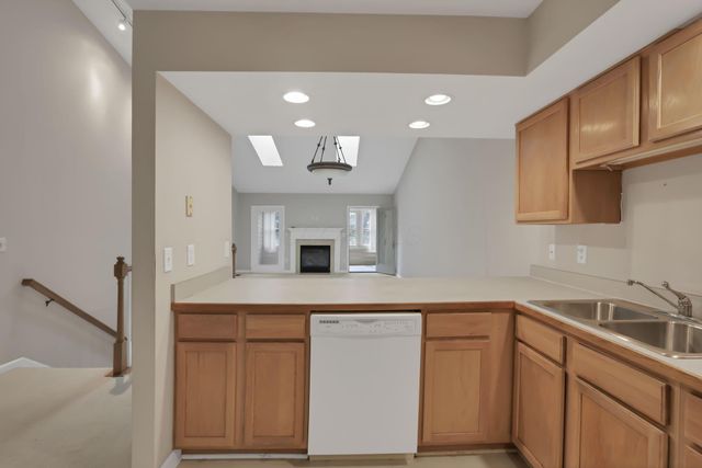 5530 Brighton Hill Lane, Dublin, OH 43016