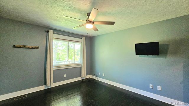 6790 Hinchey Road, Putnam Township, MI 48169