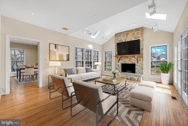 5825 MOSSROCK, Rockville, MD 20852