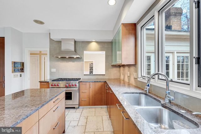 5825 MOSSROCK, Rockville, MD 20852