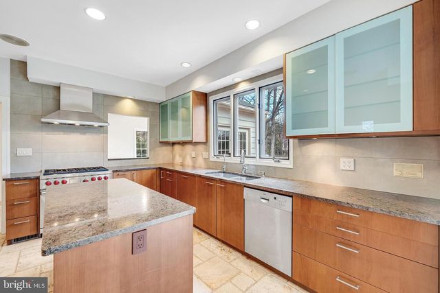 5825 MOSSROCK, Rockville, MD 20852