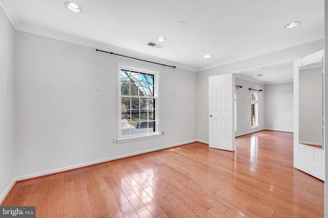 5825 MOSSROCK, Rockville, MD 20852