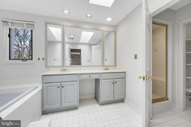 5825 MOSSROCK, Rockville, MD 20852