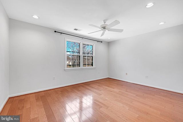 5825 MOSSROCK, Rockville, MD 20852