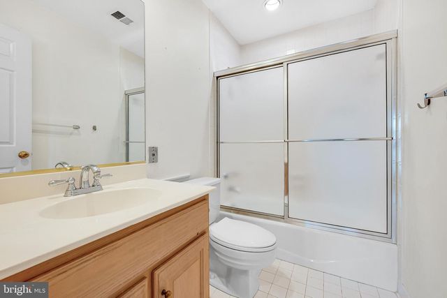 5825 MOSSROCK, Rockville, MD 20852