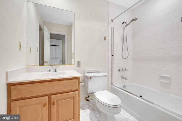 5825 MOSSROCK, Rockville, MD 20852