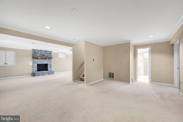 5825 MOSSROCK, Rockville, MD 20852