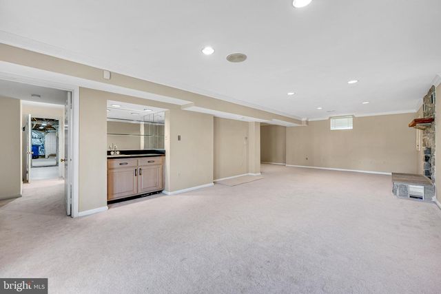 5825 MOSSROCK, Rockville, MD 20852