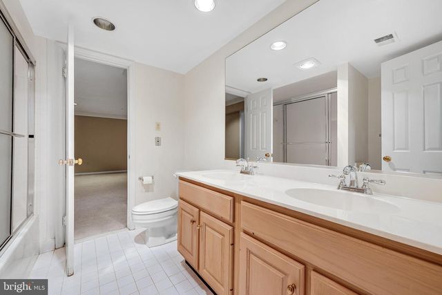 5825 MOSSROCK, Rockville, MD 20852