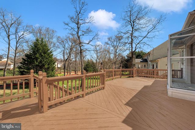 5825 MOSSROCK, Rockville, MD 20852