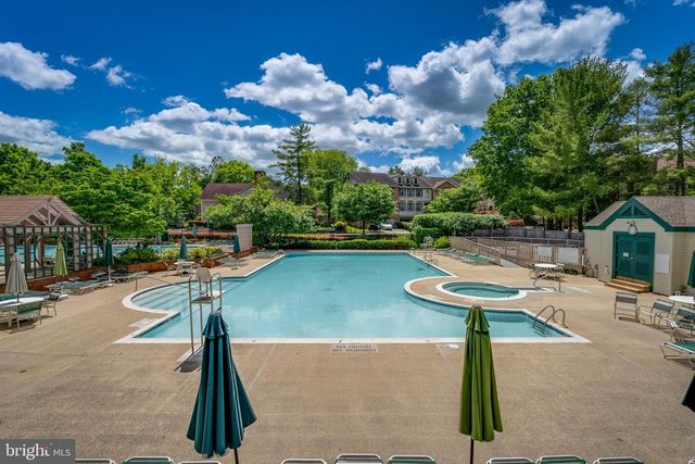 5825 MOSSROCK, Rockville, MD 20852