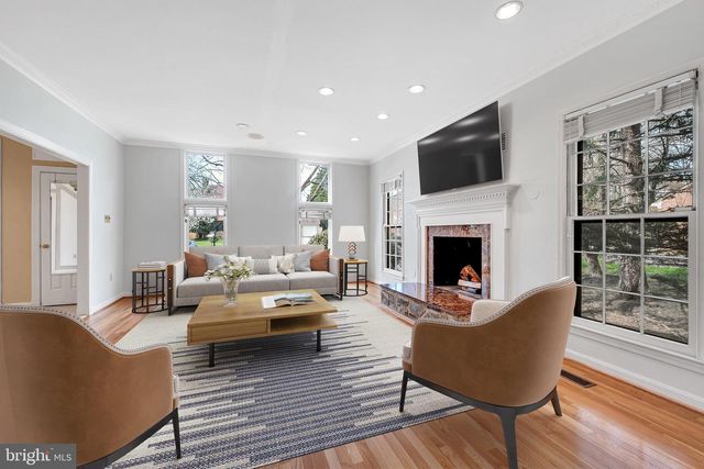 5825 MOSSROCK, Rockville, MD 20852