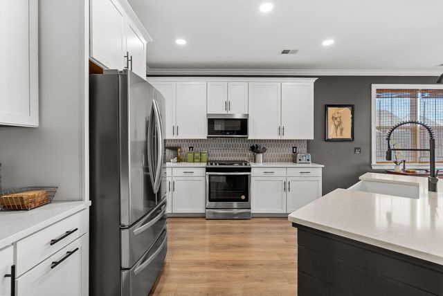 711 Yellow Leaf Lane, Summerville, SC 29486