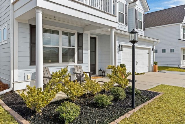 711 Yellow Leaf Lane, Summerville, SC 29486