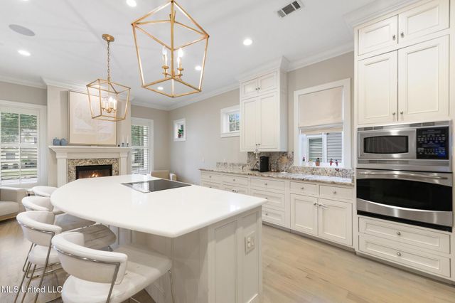 4 Mulberry Place, Ocean Springs, MS 39564