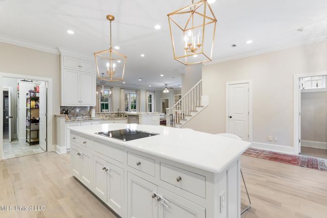 4 Mulberry Place, Ocean Springs, MS 39564