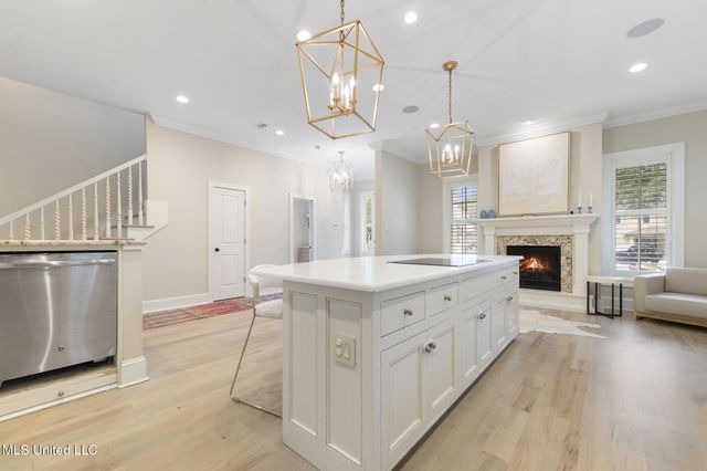 4 Mulberry Place, Ocean Springs, MS 39564