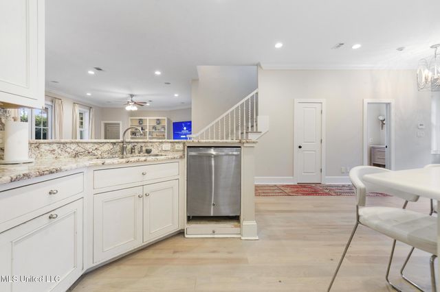 4 Mulberry Place, Ocean Springs, MS 39564