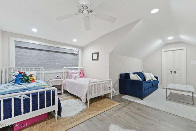 4 Mulberry Place, Ocean Springs, MS 39564