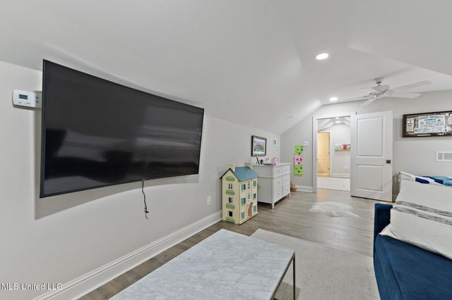 4 Mulberry Place, Ocean Springs, MS 39564