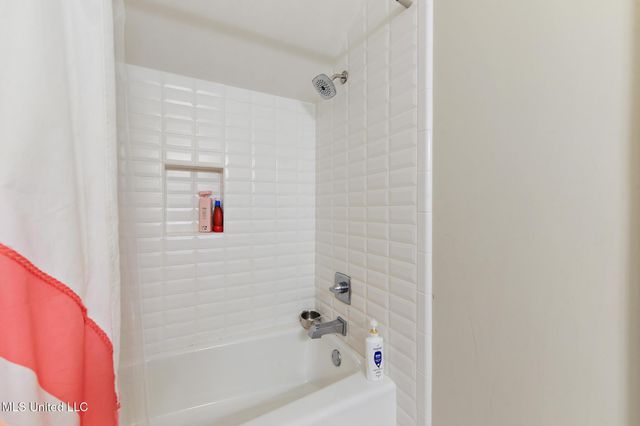 4 Mulberry Place, Ocean Springs, MS 39564