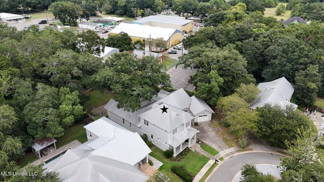 4 Mulberry Place, Ocean Springs, MS 39564
