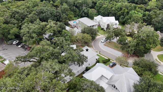 4 Mulberry Place, Ocean Springs, MS 39564