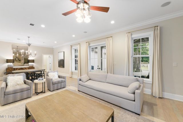 4 Mulberry Place, Ocean Springs, MS 39564