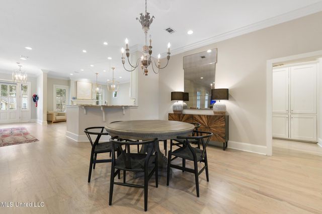 4 Mulberry Place, Ocean Springs, MS 39564