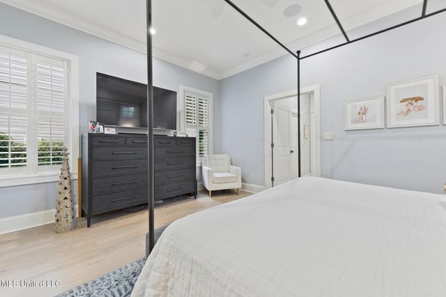 4 Mulberry Place, Ocean Springs, MS 39564