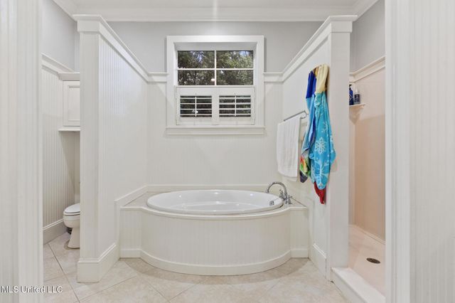 4 Mulberry Place, Ocean Springs, MS 39564