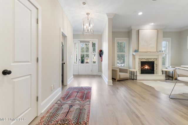 4 Mulberry Place, Ocean Springs, MS 39564