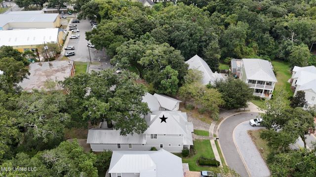 4 Mulberry Place, Ocean Springs, MS 39564