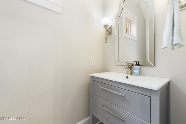 4 Mulberry Place, Ocean Springs, MS 39564