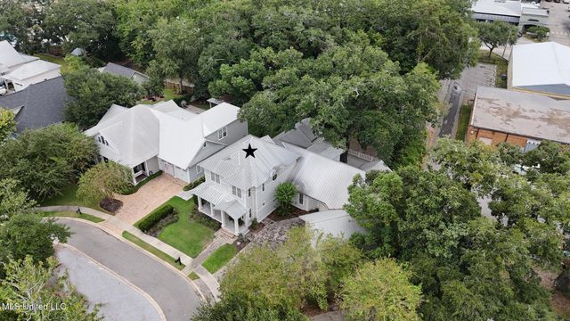 4 Mulberry Place, Ocean Springs, MS 39564