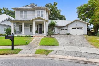 4 Mulberry Place, Ocean Springs, MS 39564
