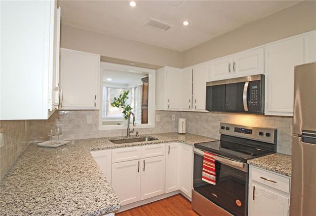 38 La Rue NW Place, Atlanta, GA 30327