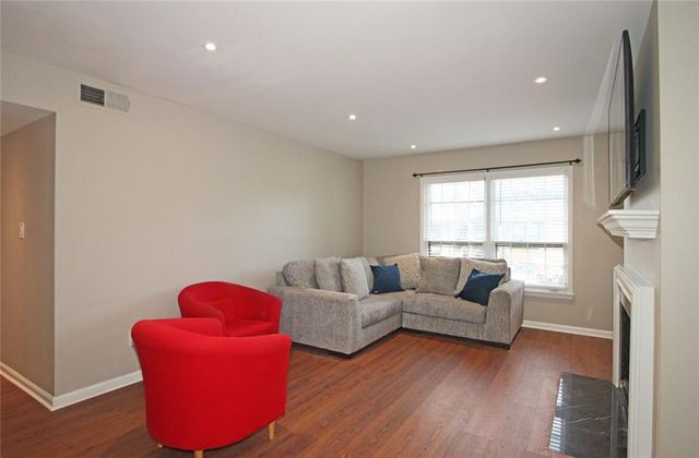 38 La Rue NW Place, Atlanta, GA 30327