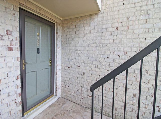 38 La Rue NW Place, Atlanta, GA 30327