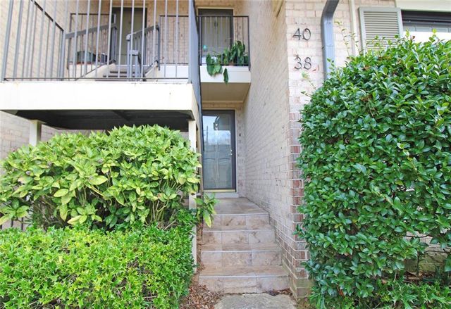 38 La Rue NW Place, Atlanta, GA 30327