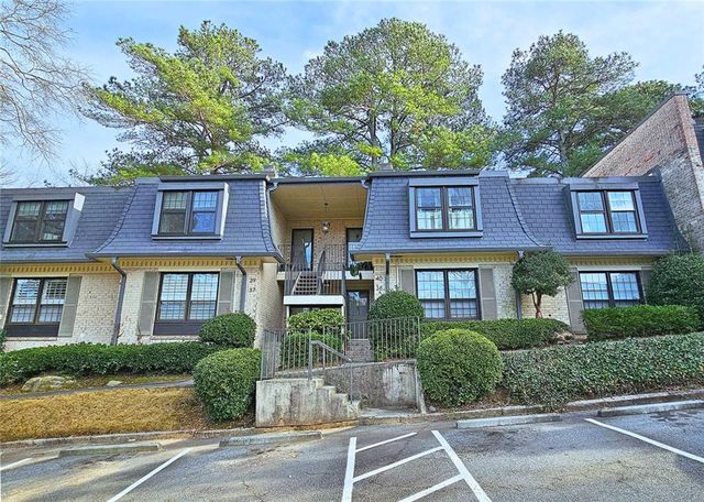 38 La Rue NW Place, Atlanta, GA 30327