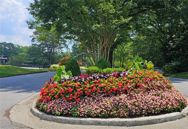 38 La Rue NW Place, Atlanta, GA 30327