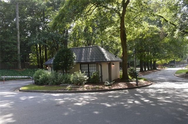 38 La Rue NW Place, Atlanta, GA 30327