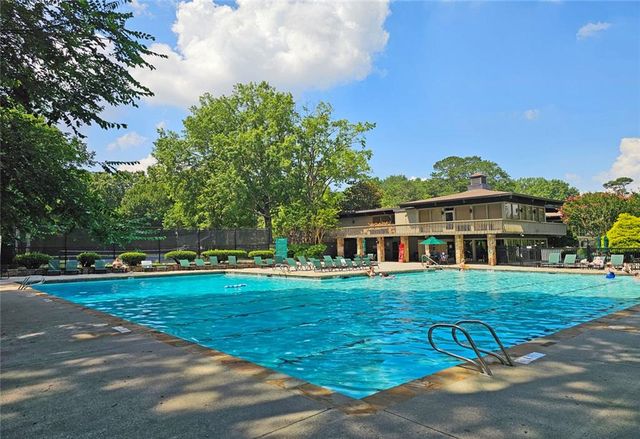 38 La Rue NW Place, Atlanta, GA 30327