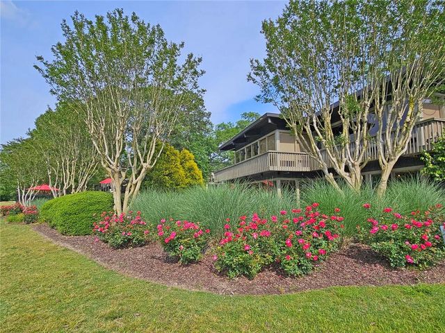 38 La Rue NW Place, Atlanta, GA 30327