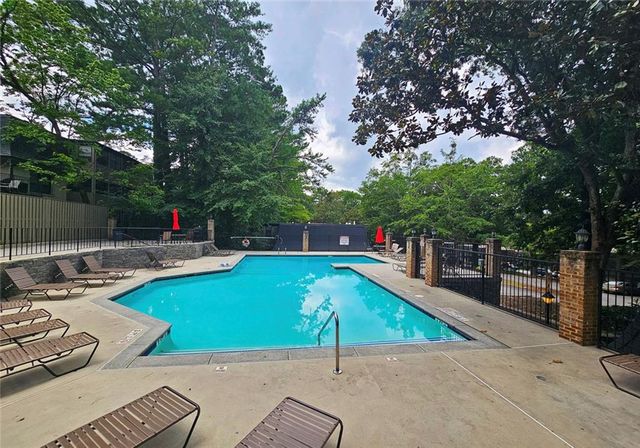 38 La Rue NW Place, Atlanta, GA 30327