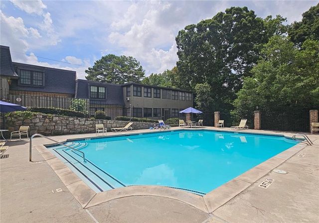 38 La Rue NW Place, Atlanta, GA 30327