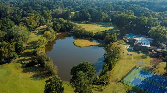 38 La Rue NW Place, Atlanta, GA 30327