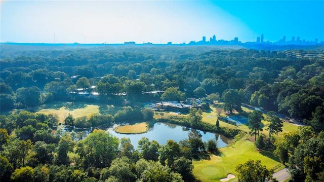 38 La Rue NW Place, Atlanta, GA 30327