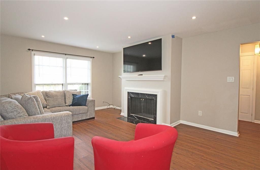 38 La Rue NW Place, Atlanta, GA 30327